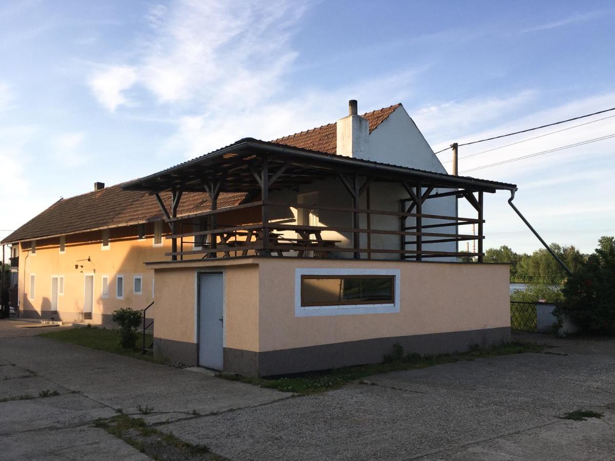 Ubytovani Fish-Com Apartment Steti Luaran gambar