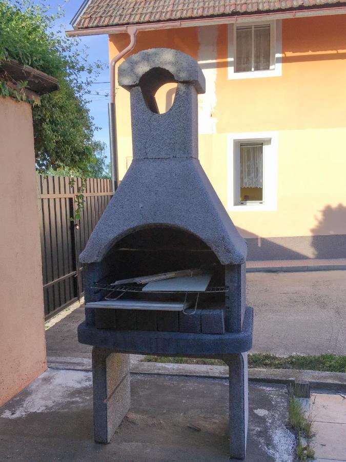 Ubytovani Fish-Com Apartment Steti Luaran gambar